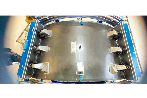 铸件和钢模装配在一起